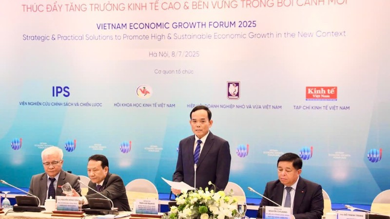 Đồng chí Trần Lưu Quang phát biểu tại diễn đàn.