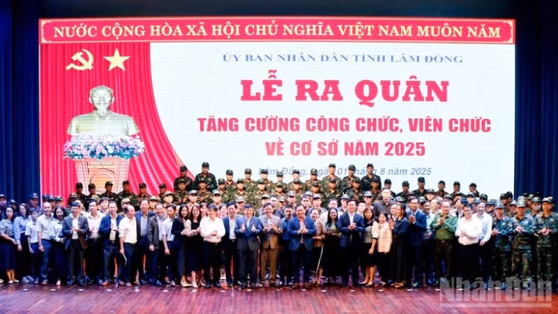 Tỉnh Lâm Đồng tăng cường 730 công chức, viên chức và chiến sĩ công an, quân đội về hỗ trợ cơ sở.