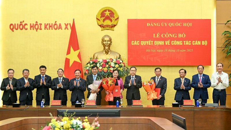 Chủ tịch Quốc hội Trần Thanh Mẫn và các Phó Chủ tịch Quốc hội cùng các đại biểu dự lễ công bố. (Ảnh: DUY LINH)