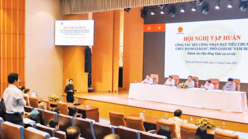 Một buổi tập huấn của Văn phòng Hội đồng Giáo sư Nhà nước.