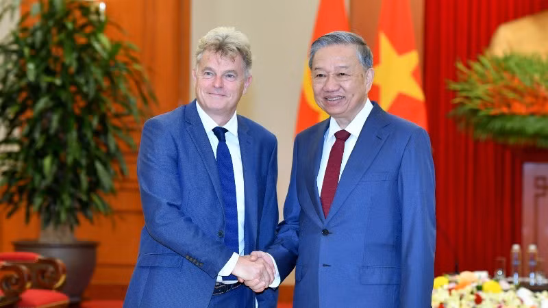 Ngày 28/10/2024, tại Trụ sở Trung ương Đảng, Tổng Bí thư Tô Lâm đã tiếp Đoàn cấp cao Đảng Cộng sản Pháp do Bí thư toàn quốc Fabien Roussel dẫn đầu nhân dịp Đoàn thăm, làm việc tại Việt Nam và dự Hội thảo lý luận lần thứ 4 giữa Đảng Cộng sản Việt Nam và Đảng Cộng sản Pháp. (Ảnh ĐĂNG KHOA)