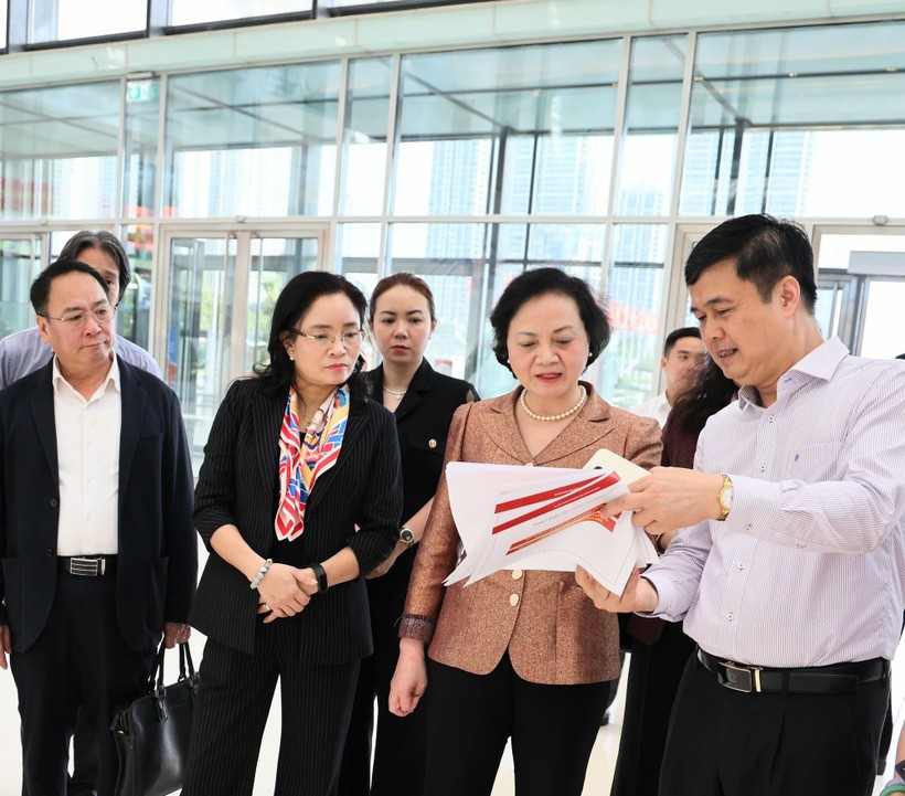 Phó Thủ tướng Phạm Thị Thanh Trà kiểm tra công tác chuẩn bị Đại hội Thi đua yêu nước toàn quốc lần thứ XI. (Ảnh: VGP/Thu Giang)