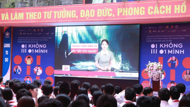 Trường trung học cơ sở Nguyễn Du (phường Đại Mỗ, thành phố Hà Nội) tổ chức chương trình bảo vệ an toàn cho học sinh trên môi trường mạng.