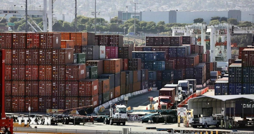 Quang cảnh cảng hàng hóa Los Angeles, California, Mỹ. (Ảnh: THX/TTXVN)