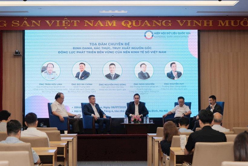Các chuyên gia tham dự Tọa đàm chuyên đề “Định danh, xác thực, truy xuất nguồn gốc - Động lực phát triển bền vững của nền kinh tế số Việt Nam”.