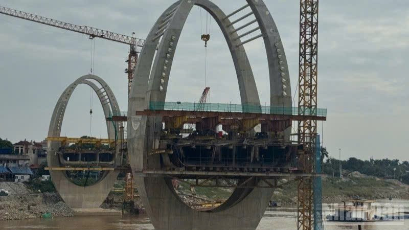 Dự án nâng cấp tuyến vận tải thủy sông Đuống là một trong những dự án điển hình về ách tắc mặt bằng, khiến việc thi công và giải ngân đình trệ.