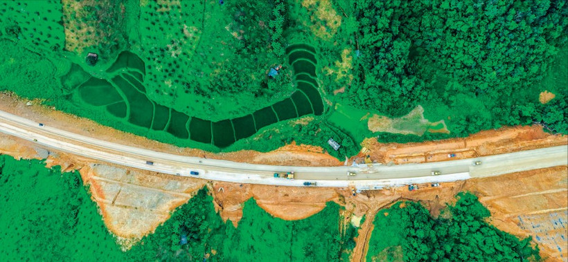 Tuyến đường bộ cao tốc Đồng Đăng-Trà Lĩnh đang dần hoàn thành.