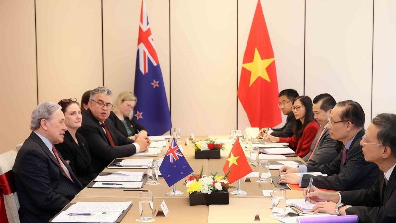 Bộ trưởng Ngoại giao Lê Hoài Trung hội đàm với Bộ trưởng Ngoại giao New Zealand Winston Peters. (Ảnh: An Đăng/TTXVN)