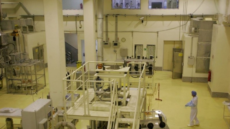 Nhân viên kỹ thuật Iran làm việc bên trong cơ sở hạt nhân Isfahan, nằm cách thủ đô Tehran khoảng 420km về phía Nam. (Ảnh: The Times of Israel/TTXVN)