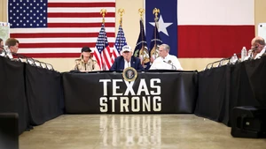 [Video] Tổng thống Mỹ D. Trump đến Texas giữa “thảm họa trăm năm có một”