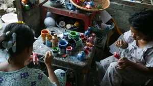 [Video] Myanmar nỗ lực gìn giữ nghề truyền thống tượng giấy thủ công