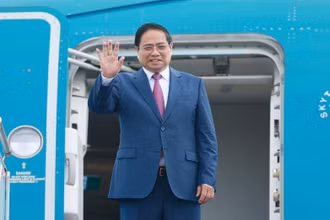 Thủ tướng lên đường dự Hội nghị WEF 16 Thiên Tân và làm việc tại Trung Quốc. (Ảnh: TTXVN)