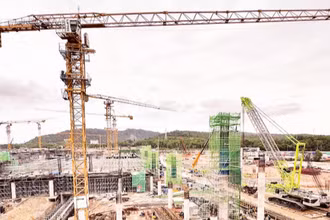 Trong kỳ nghỉ Tết Nguyên đán, các nhà thầu dự án mở rộng Cảng Hàng không quốc tế Phú Quốc huy động khoảng 1.600 nhân sự thi công xuyên Tết nỗ lực chưa có tiền lệ với công trình trên đảo.