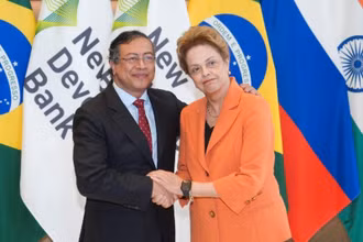 Tổng thống Colombia (bên trái) gặp Chủ tịch NDB. (Ảnh: NDB)