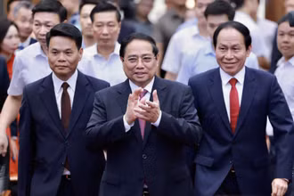 Thủ tướng Phạm Minh Chính đến dự Lễ công bố các nghị quyết, quyết định của Trung ương về sáp nhập đơn vị hành chính cho thành phố Hải Phòng. (Ảnh: TTXVN)