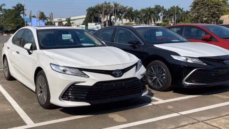 Gần 7.600 xe Toyota, Lexus được triệu hồi cập nhật phần mềm màn hình táp lô.