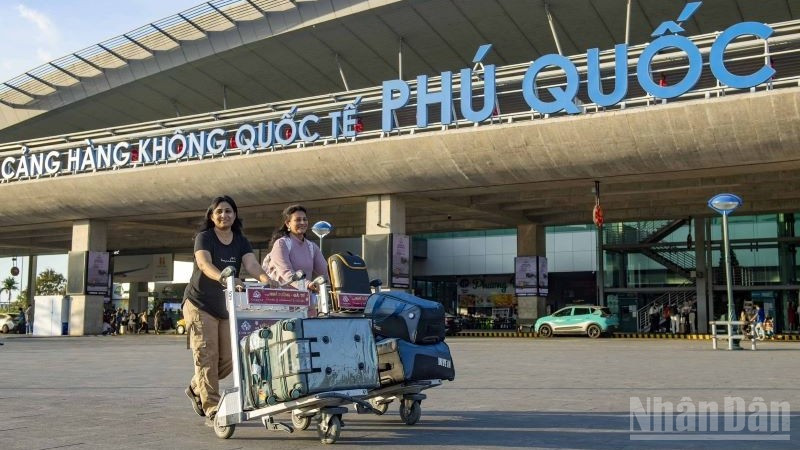 Cảng Hàng không quốc tế Phú Quốc ghi nhận 50 chuyến bay quốc tế, mức cao kỷ lục từ khi vận hành năm 2012.