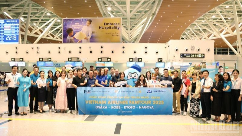 Hãng hàng không Vietnam Airlines chính thức khai trương đường bay thẳng đầu tiên kết nối thành phố Đà Nẵng (Việt Nam) với thành phố Osaka (Nhật Bản).