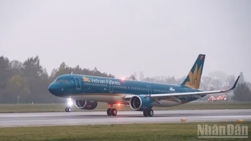 Vietnam Airlines hủy hàng loạt chuyến bay do ảnh hưởng bão số 5.
