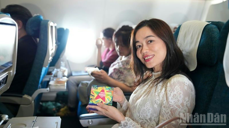 Vietnam Airlines phục vụ miễn phí bánh trung thu trên các chuyến bay từ ngày 10-14/9.