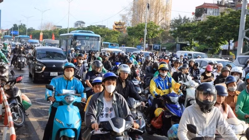 Bộ Xây dựng yêu cầu các cơ quan, đơn vị trong ngành tăng cường các giải pháp phục vụ tốt nhu cầu đi lại của nhân dân, bảo đảm trật tự an toàn giao thông trong dịp nghỉ Lễ Quốc khánh 2/9 năm 2025.