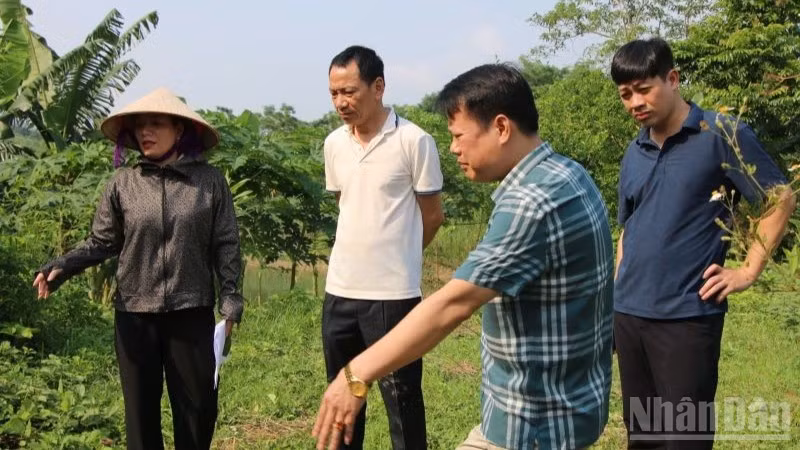 Lãnh đạo xã Thanh Thịnh (Thái Nguyên) lập tổ công tác đến từng gia đình vận động nhận tiền đền bù, bàn giao mặt bằng để tăng tốc tiến độ dự án.