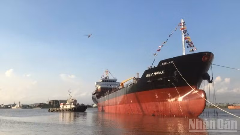 Công ty Đóng tàu Bạch Đằng (SBIC) hạ thủy thành công tàu chở dầu/hóa chất quốc tế dung tích 9.300m3 mang tên Great Whale.