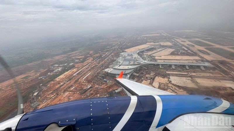 Cảng Hàng không quốc tế Long Thành nhìn từ tàu bay kiểm tra hiệu chuẩn.