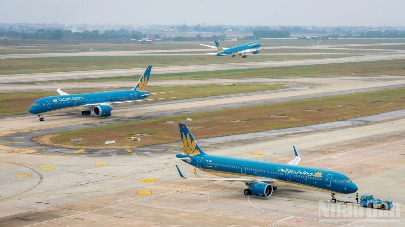 Năm 2025, hoạt động khai thác của các hãng hàng không Việt Nam tiếp tục tăng trưởng với sản lượng vận chuyển hành khách tăng 6,7%, vận chuyển hàng hóa tăng 4,6% so với năm 2024.