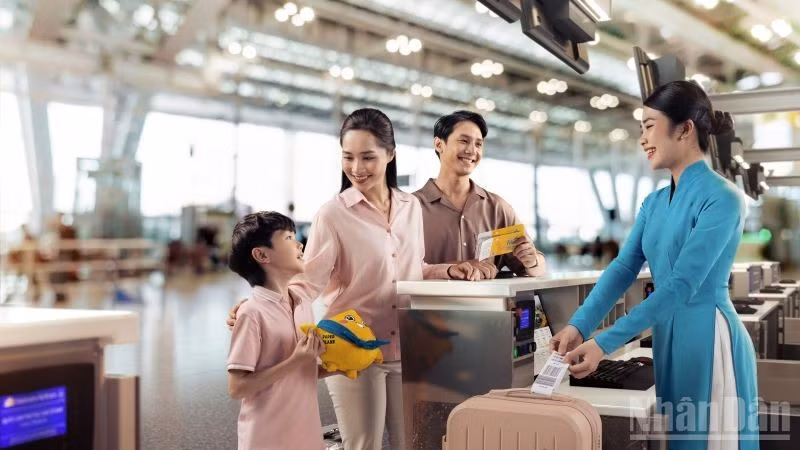 Hãng hàng không Vietnam Airlines khuyến nghị hành khách chủ động mua vé sớm và chỉ mua vé qua các kênh chính thức của hãng nhằm bảo đảm quyền lợi, tránh rủi ro vé giả, vé bị nâng giá hoặc các hành vi lừa đảo.
