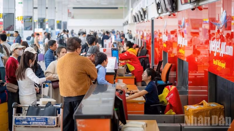 Dự báo Tết Nguyên đán năm nay, sản lượng hành khách đi lại qua Cảng Hàng không quốc tế Nội Bài có thể đạt tăng trưởng hai con số, thiết lập “đỉnh” mới.