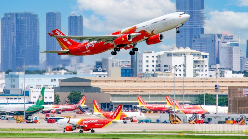 Hãng hàng không Vietjet tiếp tục được tổ chức uy tín AirlineRatings vinh danh với hai giải thưởng liên tiếp: “Hãng hàng không siêu tiết kiệm tốt nhất thế giới” và Top 10 hãng hàng không chi phí thấp tốt nhất thế giới.