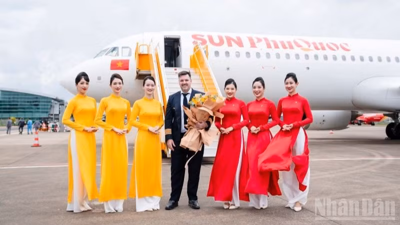 Chiếc máy bay đầu tiên trong đội bay 8 chiếc đánh dấu bước khởi đầu của chiến lược đầu tư bài bản vào đội bay hiện đại, vận hành an toàn - ổn định- đẳng cấp của Sun PhuQuoc Airways.