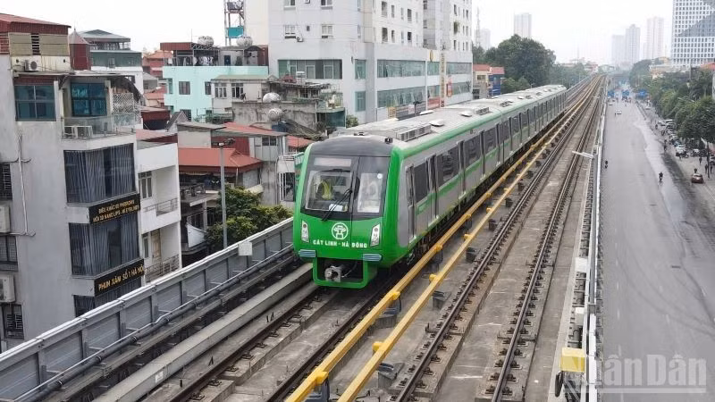 Trong 9 ngày Tết vừa qua, Hà Nội Metro vận hành an toàn tuyệt đối 3.333 lượt tàu chở khách, sản lượng hành khách đạt hơn 243 nghìn lượt, tăng hơn 32% so với dịp Tết năm 2025.