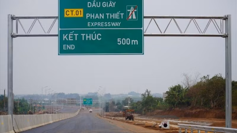 Bộ Xây dựng đề nghị các tỉnh Đồng Nai và Lâm Đồng có biện pháp ngăn chặn, xử lý nghiêm hành vi trộm cắp tài sản công trình trên tuyến đường cao tốc Phan Thiết-Dầu Giây.