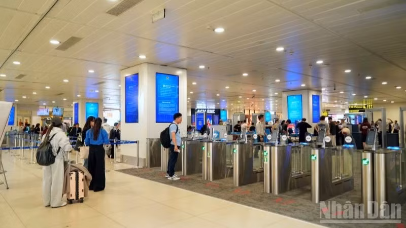 Vietnam Airlines khuyến khích hành khách sử dụng công nghệ sinh trắc học để rút ngắn thời gian làm thủ tục tại sân bay.