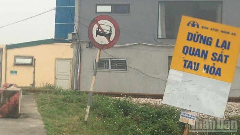 Vị trí lối đi tự mở qua đường sắt tại km323+850 trên tuyến đường sắt bắc-nam.