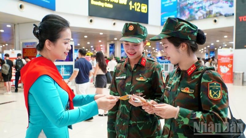 Chuyến bay VN9213 hành trình Hà Nội-Thành phố Hồ Chí Minh của Vietnam Airlines đã đưa hơn 360 chiến sĩ đã hoàn thành nhiệm vụ quan trọng tại Đại lễ A80.