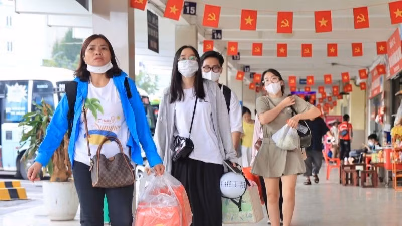 Hành khách đến bến xe chiều 29/8 để về quê khá thưa thớt.