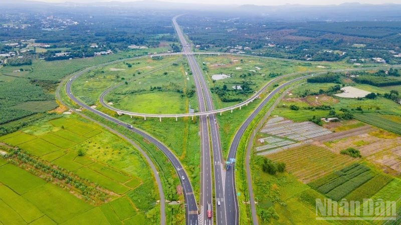 Chặng đường 80 năm phát triển vừa qua, những người làm giao thông vận tải đã tạo nên bản sắc riêng, ghi dấu ấn đậm nét ở mỗi 'bước ngoặt' phát triển của đất nước.