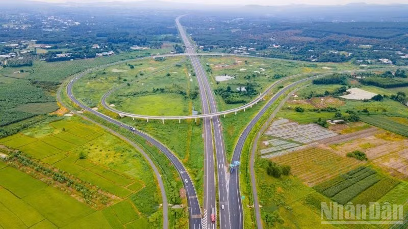 Chặng đường 80 năm phát triển vừa qua, những người làm giao thông vận tải đã tạo nên bản sắc riêng, ghi dấu ấn đậm nét ở mỗi 'bước ngoặt' phát triển của đất nước.