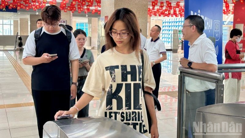Hà Nội Metro cùng VISA hỗ trợ tiền vé cho hành khách tham gia thử nghiệm nhận diện sinh trắc học trên tuyến Cát Linh-Hà Đông.