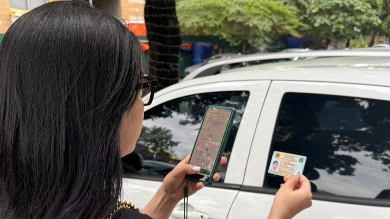 Cục Đường bộ Việt Nam yêu cầu các nhà cung cấp dịch vụ tập trung huy động, bố trí nhân lực giải đáp các vướng mắc và hỗ trợ các chủ phương tiện chuyển đổi tài khoản thu phí sang tài khoản giao thông.