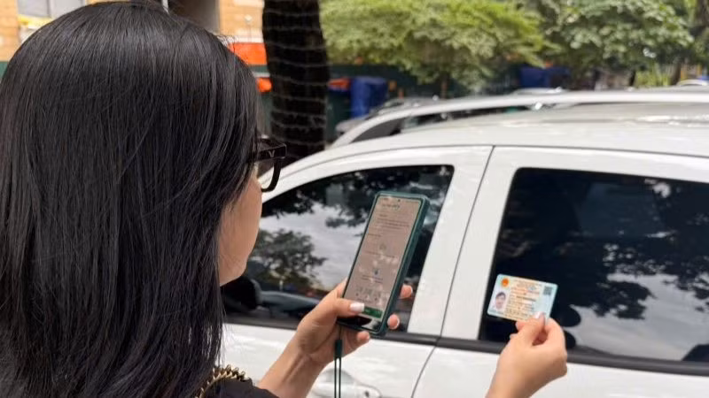 Cục Đường bộ Việt Nam yêu cầu các nhà cung cấp dịch vụ tập trung huy động, bố trí nhân lực giải đáp các vướng mắc và hỗ trợ các chủ phương tiện chuyển đổi tài khoản thu phí sang tài khoản giao thông.