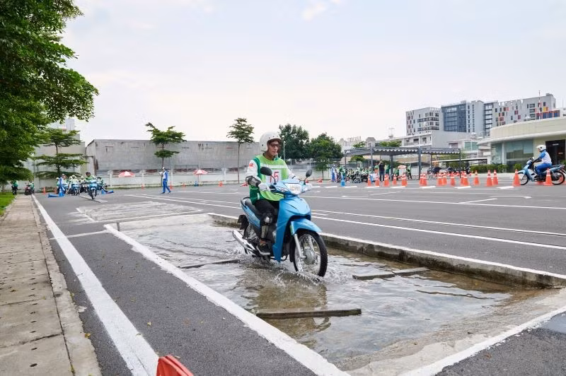 Chương trình tập huấn nâng cao an toàn cho lái xe máy công nghệ được tổ chức tại Vĩnh Phúc và Thành phố Hồ Chí Minh.