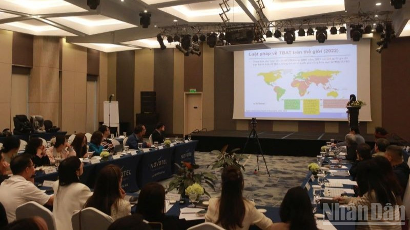 Quang cảnh hội thảo về thiết bị an toàn trên xe ô-tô cho trẻ em.