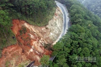 Vị trí sạt lở ta-luy dương trên đèo Prenn trưa 4/12.