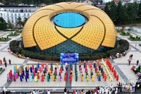 Rực rỡ sắc màu dân vũ thể thao tại Quảng trường Lâm Viên-Đà Lạt.