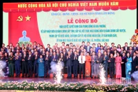 Phó Thủ tướng Thường trực Chính phủ Nguyễn Hòa Bình và lãnh đạo bộ, ngành Trung ương cùng Ban Chấp hành Đảng bộ tỉnh Lâm Đồng tại buổi lễ.