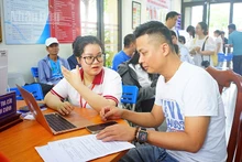 Sinh viên tình nguyện ngành công nghệ thông tin về hỗ trợ các xã, phường.